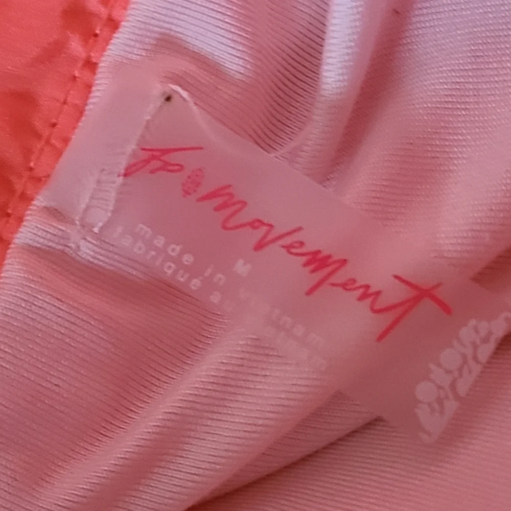 Free people Movement women's shorts size  M peach color - Picture 6 of 11